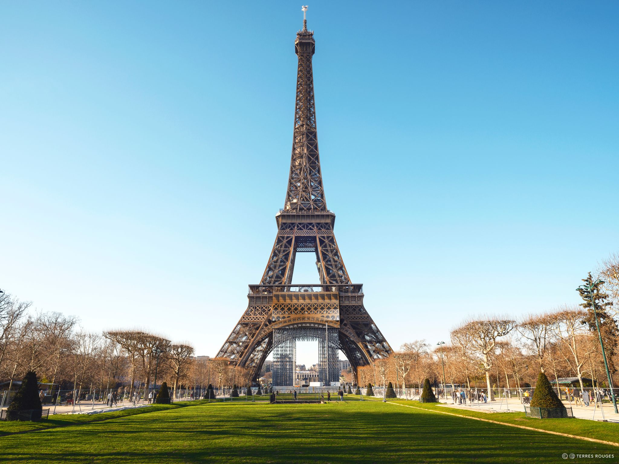 Tour Eiffel - Mise en place d'un Trompe l'oeil